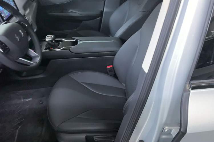 Used Hongqi E-QM5 2022 431 km Charge & Enjoy Edition Left Front Seat