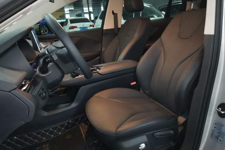 Used Hongqi E-QM5 2022 431 km Charge & Enjoy Edition Left Front Seat
