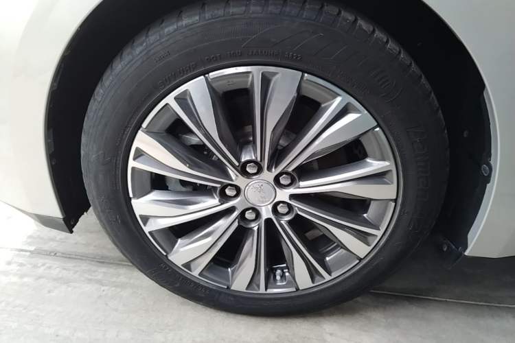 Used Hongqi E-QM5 2022 431 km Charge & Enjoy Edition Left Front Wheel Hub