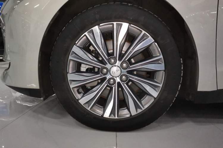 Used Hongqi E-QM5 2022 431 km Charge & Enjoy Edition Left Front Wheel Hub
