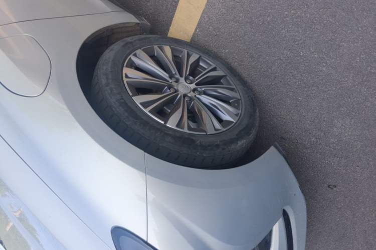 Used Hongqi E-QM5 2022 431 km Charge & Enjoy Edition Left Front Wheel Hub