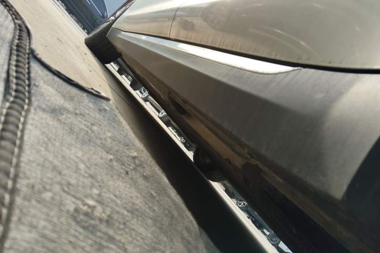 Used Hongqi E-QM5 2022 431 km Charge & Enjoy Edition Left Side Sill
