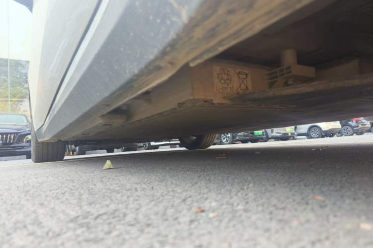 Used Hongqi E-QM5 2022 431 km Charge & Enjoy Edition Left Side Sill