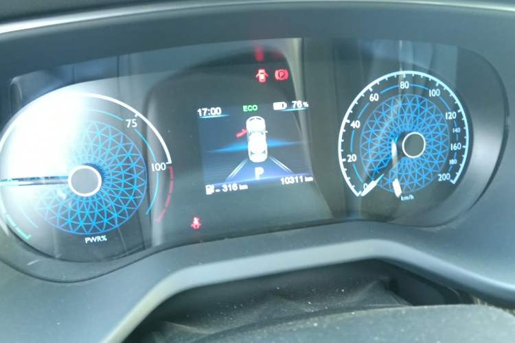 Used Hongqi E-QM5 2022 431 km Charge & Enjoy Edition Odometer Close Up