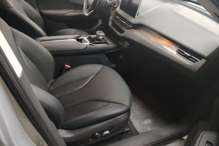 Used Hongqi E-QM5 2022 431 km Charge & Enjoy Edition Right Front Seat