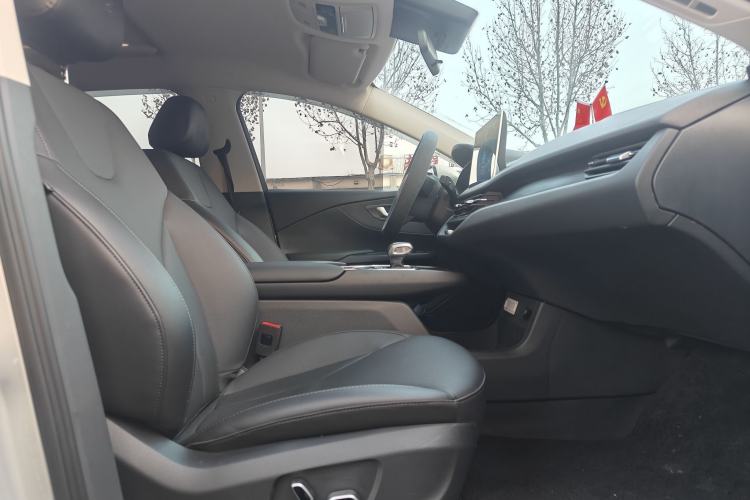 Used Hongqi E-QM5 2022 431 km Charge & Enjoy Edition Right Front Seat