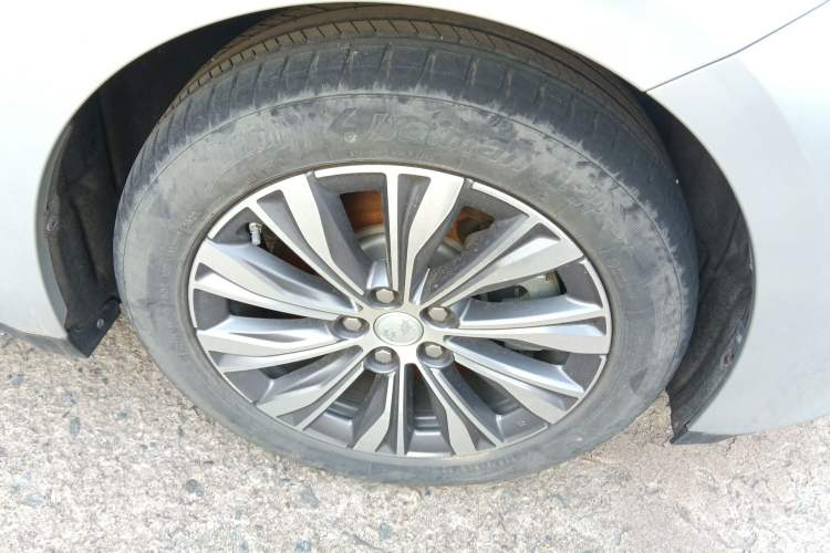 Used Hongqi E-QM5 2022 431 km Charge & Enjoy Edition Right Front Wheel Hub