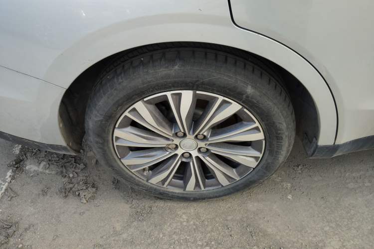 Used Hongqi E-QM5 2022 431 km Charge & Enjoy Edition Right Rear Wheel Hub