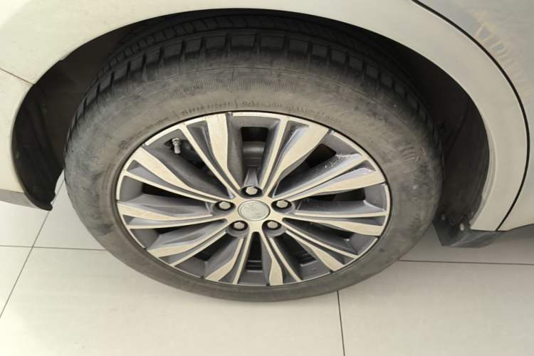 Used Hongqi E-QM5 2022 431 km Charge & Enjoy Edition Right Rear Wheel Hub