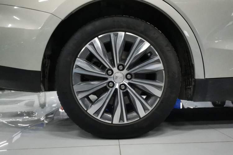 Used Hongqi E-QM5 2022 431 km Charge & Enjoy Edition Right Rear Wheel Hub