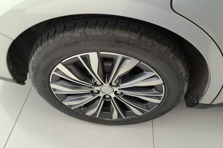 Used Hongqi E-QM5 2022 431 km Charge & Enjoy Edition Right Rear Wheel Hub