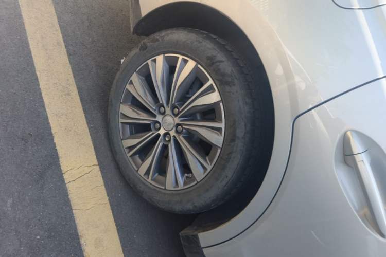 Used Hongqi E-QM5 2022 431 km Charge & Enjoy Edition Right Rear Wheel Hub