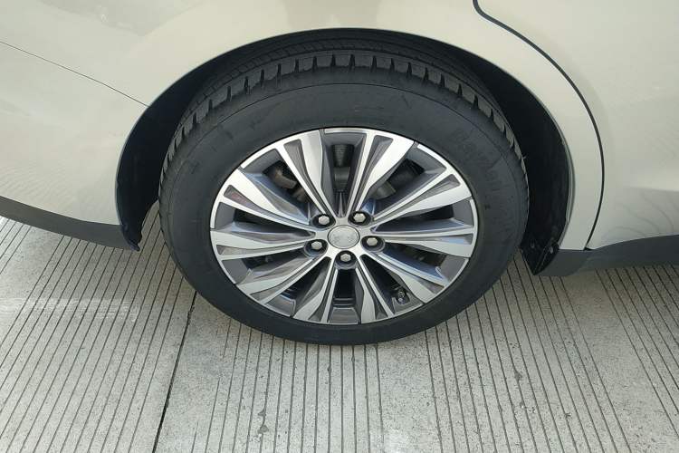 Used Hongqi E-QM5 2022 431 km Charge & Enjoy Edition Right Rear Wheel Hub