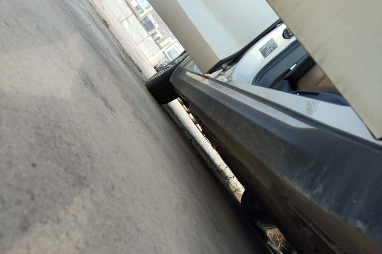 Used Hongqi E-QM5 2022 431 km Charge & Enjoy Edition Right Side Sill