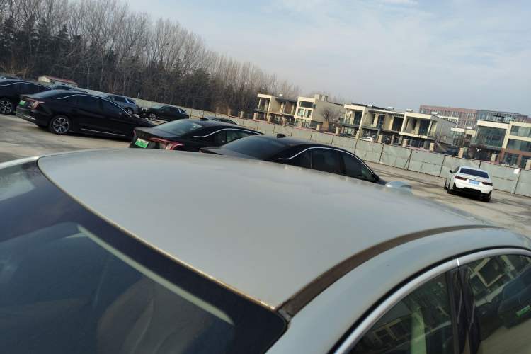 Used Hongqi E-QM5 2022 431 km Charge & Enjoy Edition Roof