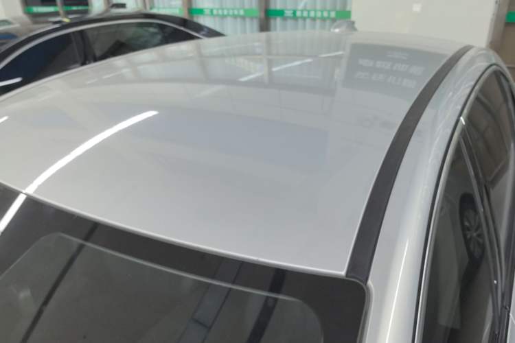 Used Hongqi E-QM5 2022 431 km Charge & Enjoy Edition Roof