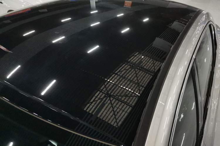 Used Hongqi E-QM5 2022 431 km Charge & Enjoy Edition Roof