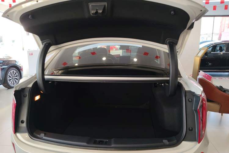 Used Hongqi E-QM5 2022 431 km Charge & Enjoy Edition Trunk