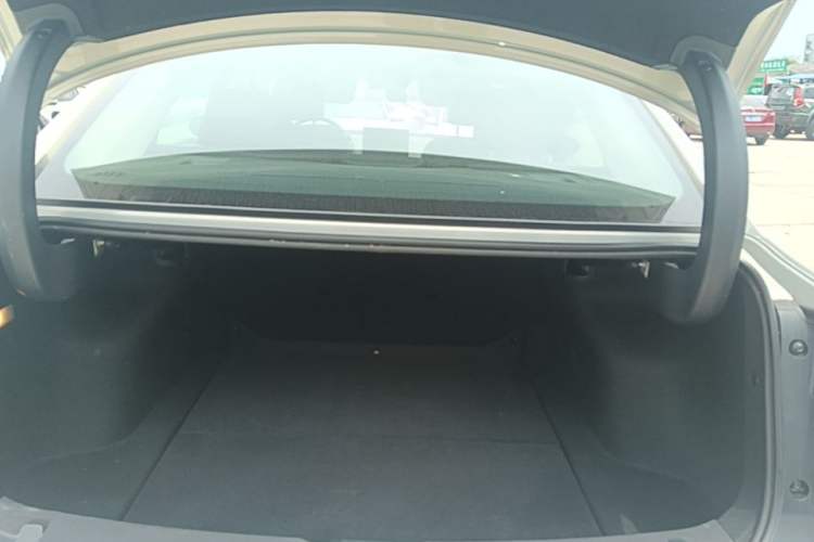 Used Hongqi E-QM5 2022 431 km Charge & Enjoy Edition Trunk