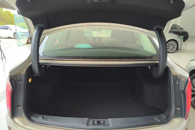 Used Hongqi E-QM5 2022 431 km Charge & Enjoy Edition Trunk