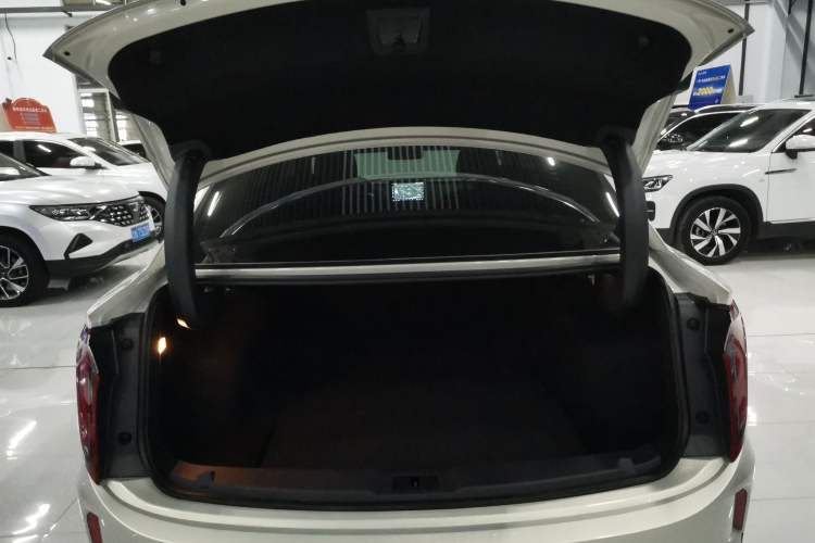 Used Hongqi E-QM5 2022 431 km Charge & Enjoy Edition Trunk