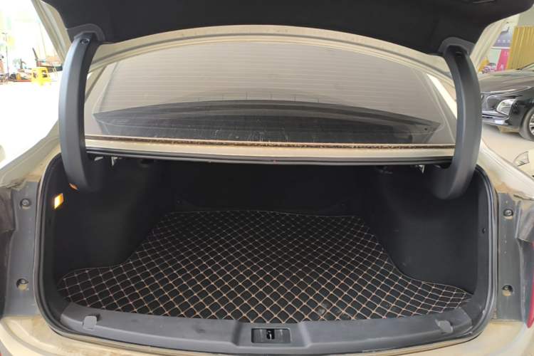 Used Hongqi E-QM5 2022 431 km Charge & Enjoy Edition Trunk