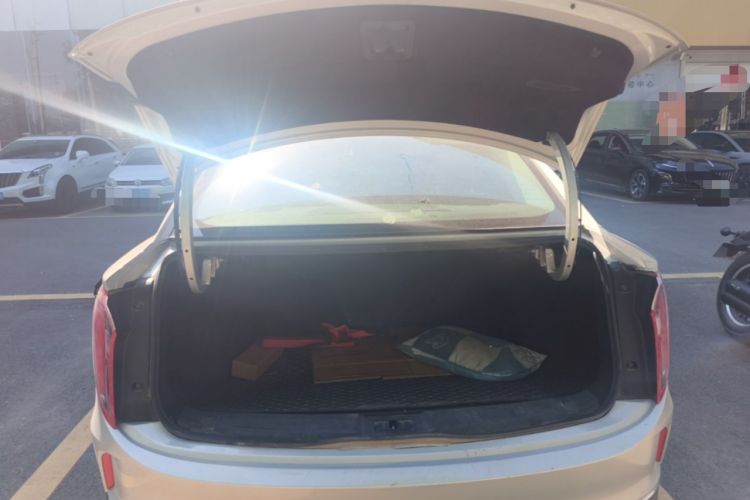 Used Hongqi E-QM5 2022 431 km Charge & Enjoy Edition Trunk