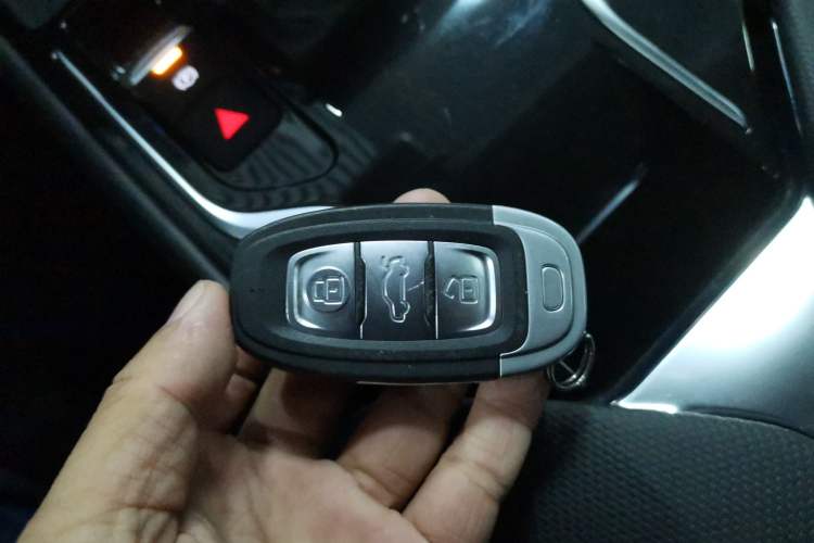 Used Hongqi E-QM5 2022 431 km Charge & Enjoy Edition Vehicle Key