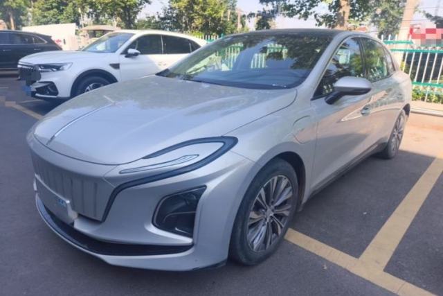 Used Hongqi E-QM5 2022 431 km Charge & Enjoy Edition