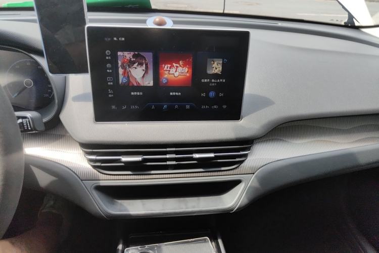 Used Hongqi E-QM5 2022 431 km Charge & Enjoy Edition Audio And AC Panel