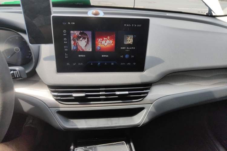 Used Hongqi E-QM5 2022 431 km Charge & Enjoy Edition Audio And AC Panel