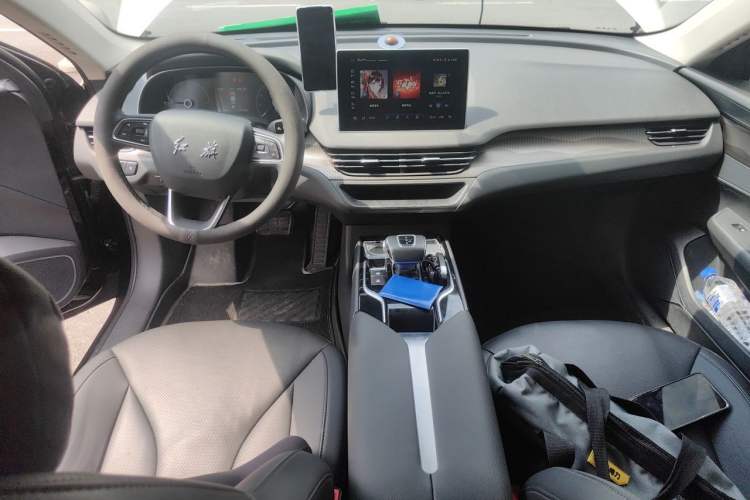 Used Hongqi E-QM5 2022 431 km Charge & Enjoy Edition Interior 2