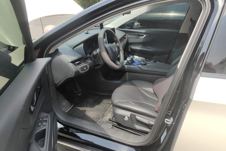 Used Hongqi E-QM5 2022 431 km Charge & Enjoy Edition Interior 3