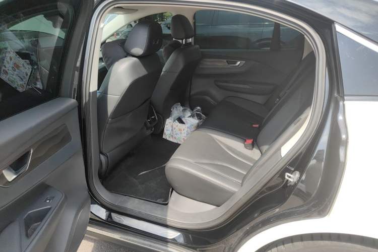 Used Hongqi E-QM5 2022 431 km Charge & Enjoy Edition Interior 4