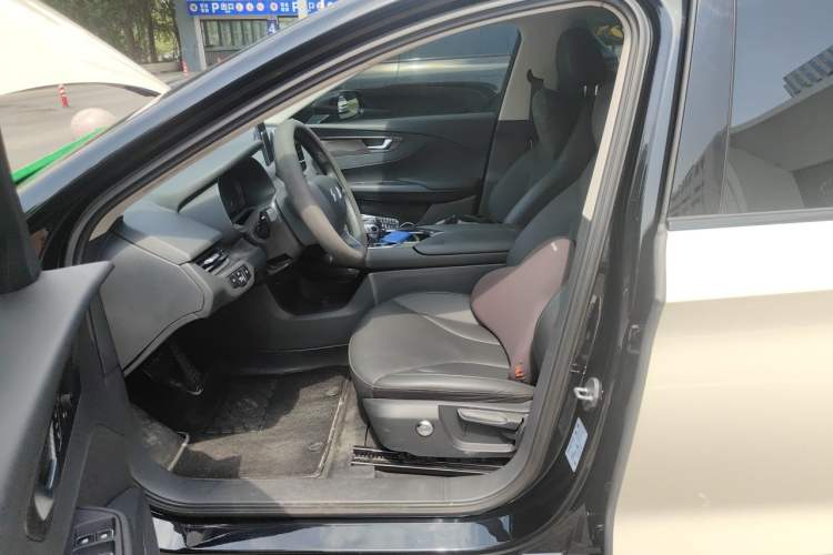 Used Hongqi E-QM5 2022 431 km Charge & Enjoy Edition Left Front Seat