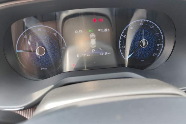 Used Hongqi E-QM5 2022 431 km Charge & Enjoy Edition Odometer Close Up