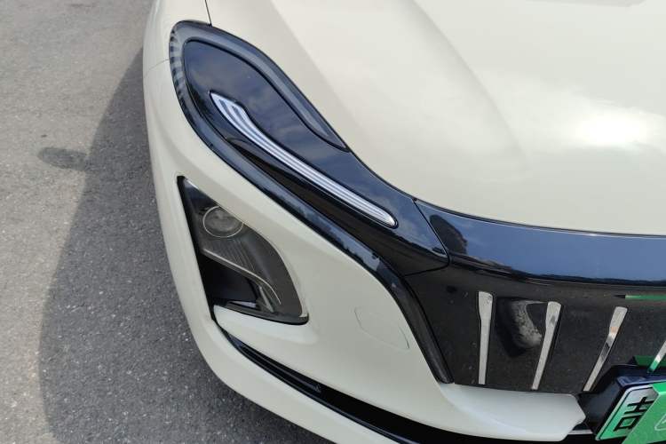 Used Hongqi E-QM5 2022 431 km Charge & Enjoy Edition Right Front Headlight
