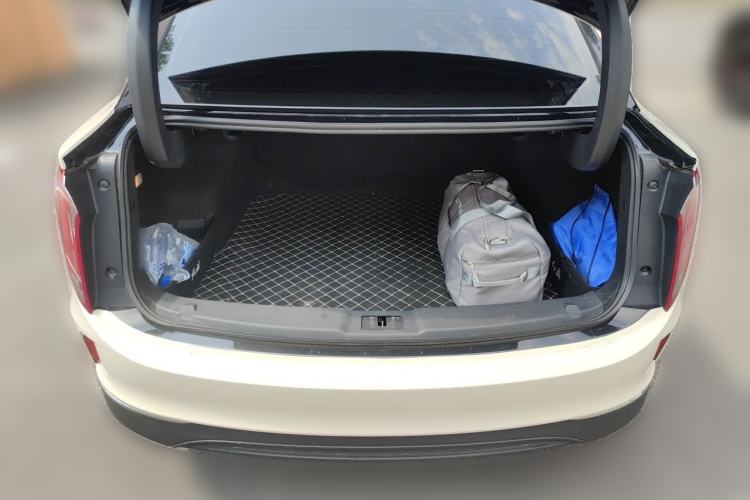 Used Hongqi E-QM5 2022 431 km Charge & Enjoy Edition Trunk