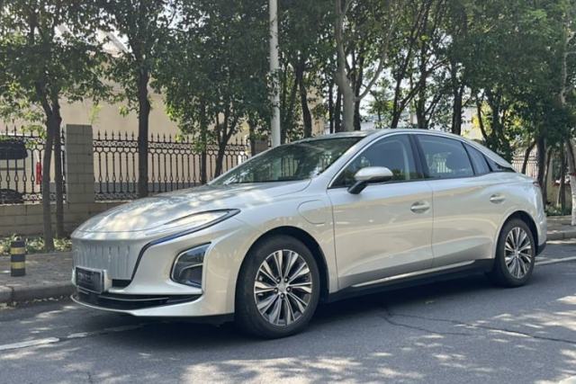 Used Hongqi E-QM5 2022 431 km Charge & Enjoy Edition