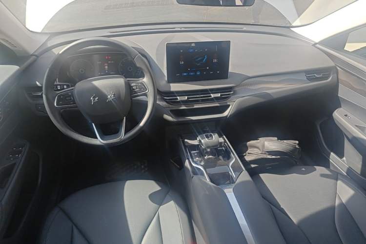 Used Hongqi E-QM5 2022 431 km Charge & Enjoy Edition Center Console