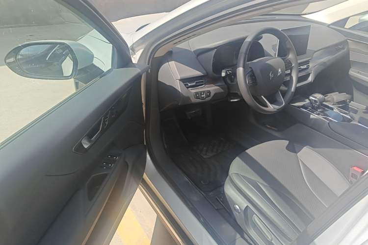 Used Hongqi E-QM5 2022 431 km Charge & Enjoy Edition Driver Seat