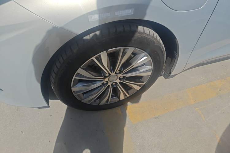 Used Hongqi E-QM5 2022 431 km Charge & Enjoy Edition Exterior 4