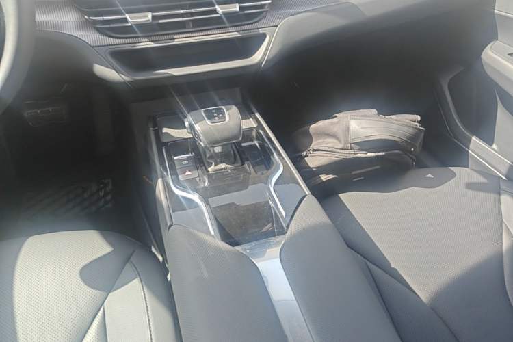 Used Hongqi E-QM5 2022 431 km Charge & Enjoy Edition Gear Lever