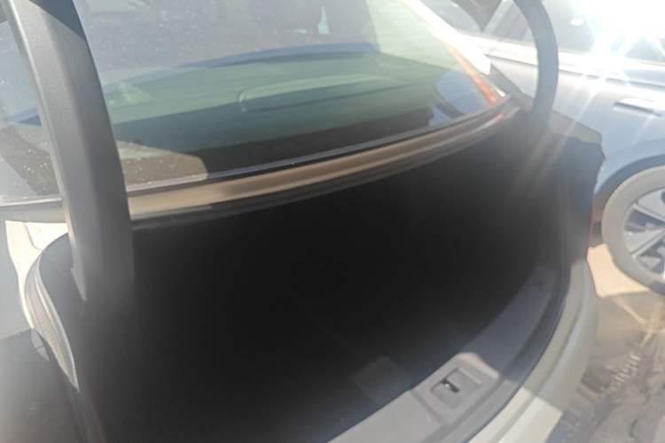 Used Hongqi E-QM5 2022 431 km Charge & Enjoy Edition Trunk