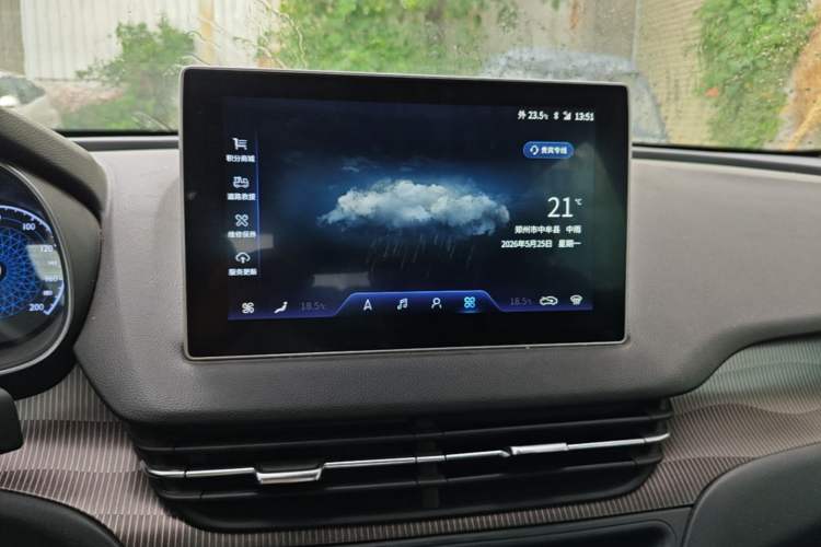 Used Hongqi E-QM5 2022 431 km Charge & Enjoy Edition Audio And AC Panel
