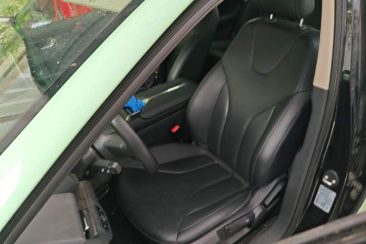 Used Hongqi E-QM5 2022 431 km Charge & Enjoy Edition Left Front Seat