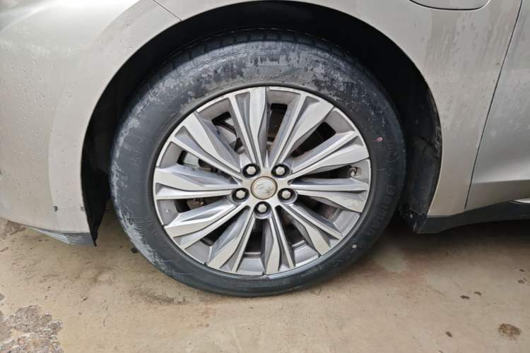 Used Hongqi E-QM5 2022 431 km Charge & Enjoy Edition Left Front Wheel Hub