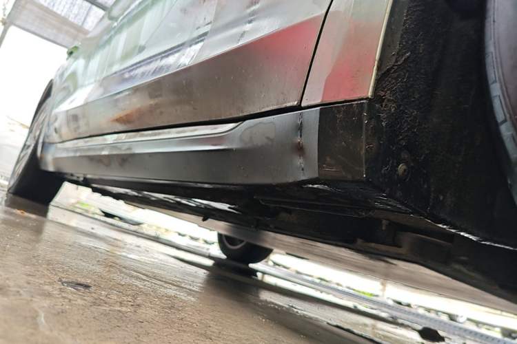 Used Hongqi E-QM5 2022 431 km Charge & Enjoy Edition Right Side Sill