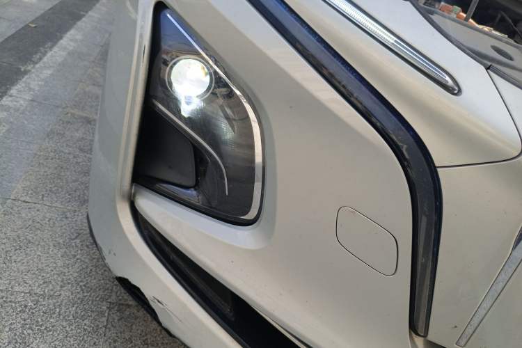 Used Hongqi E-QM5 2022 431 km Charge & Enjoy Edition Right Front Headlight