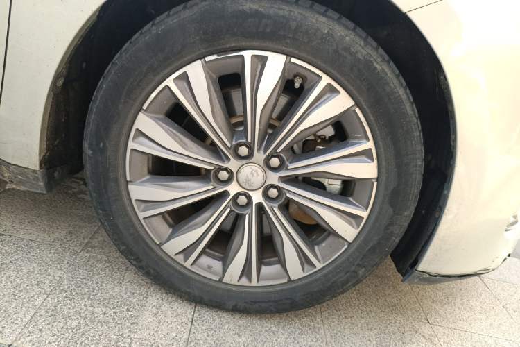Used Hongqi E-QM5 2022 431 km Charge & Enjoy Edition Right Front Wheel Hub